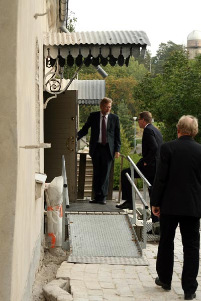P&auml;&auml;ministeri Vanhasen vierailu Tuorlan observatoriolla 18/09/2006