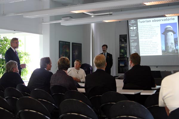 P&auml;&auml;ministeri Vanhasen vierailu Tuorlan observatoriolla 18/09/2006